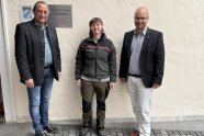 Franz Langer und Stefan Huber heißen die neue Revierleiterin Dina Krause in Windorf Willkommen.